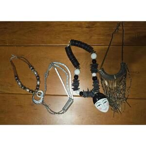 Vintage big costume jewelry! Preloved could be used for parts or fixed!